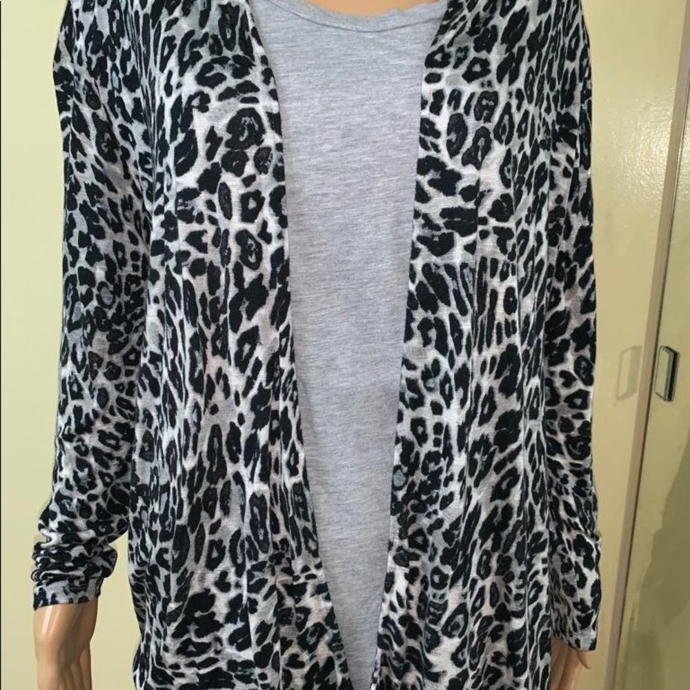 H&M women’s cardigan sweater size medium